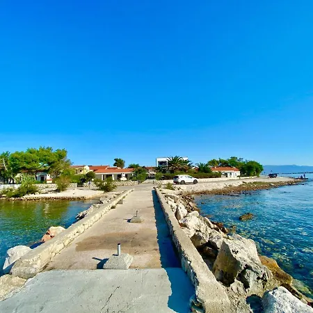 Beachfront Vir